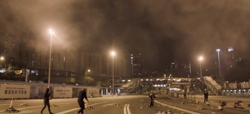 Продемократический фильм «Красная кирпичная стена» снят с проката в Гонконге