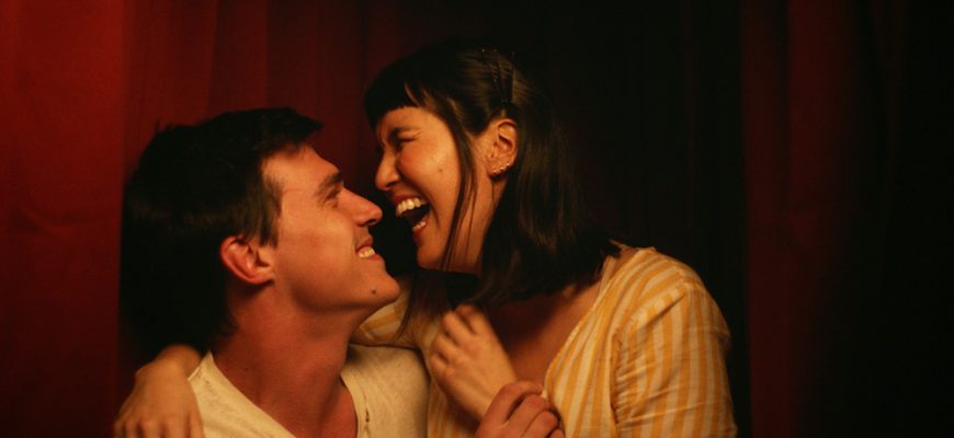 Обзор 'Long Weekend': романтическая комедия с изрядной дозой успокаивающей сентиментальности и искренности